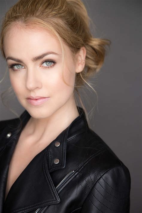 The best of actress Amanda Schull in images